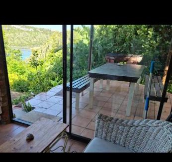 Bushman's River Mouth Apartment | Pet-Friendly Riversbend Cottage: Perfect for Family Getaways