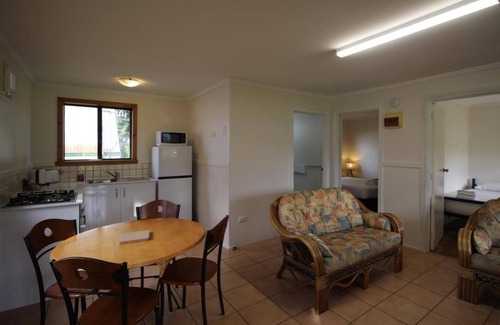 Augusta Cottage | Riverscape Cottage No.3: Walk to Blackwood River & Breakfast