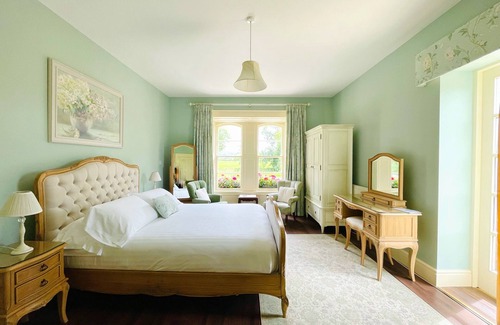 Carndonagh Bed & Breakfast | Riversdale Country House: Deluxe King Room with Balcony