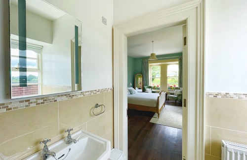 Carndonagh Bed & Breakfast | Riversdale Country House: Deluxe King Room with Balcony