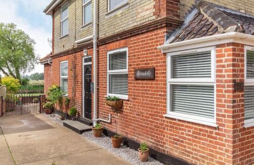 Beccles House | Pet-Friendly Holiday Homes in Beccles, UK - 10/10 Rating
