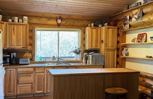 Gustavus Cabin | RIVERSEDGE LOG HOME on the SALMON RIVER within 8miiles GLACIER BAY NATIONAL PARK
