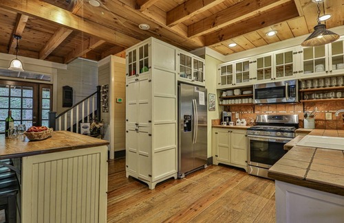 Ellijay Cabin | Unforgettable Rivershire Cottage Retreat in Ellijay, GA