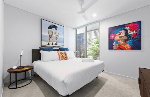 West End Apartment | Riverside 2BR Apt with Amazing Rooftop Pool & Parking