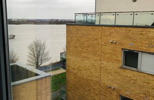 Greenwich Apartment | Top-Rated Riverside Apartment with Family-Friendly Amenities