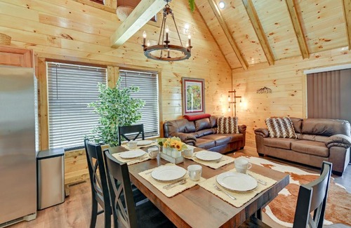 Beattyville House | Pet-Friendly Riverside Beattyville Cabin with Hot Tub!