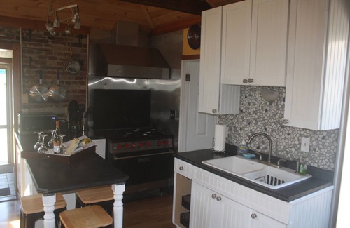 Portsmouth House | Riverside Bungalow: Guest Rated 9.8 with Oceanfront Views