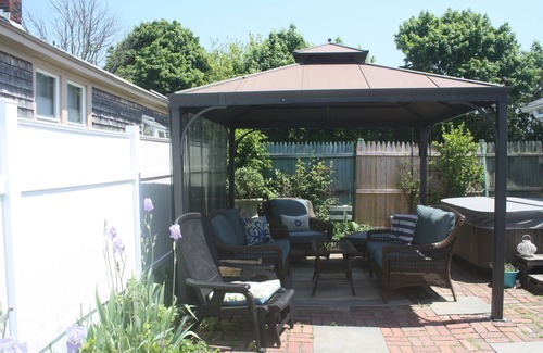 Portsmouth House | Riverside Bungalow: Guest Rated 9.8 with Oceanfront Views