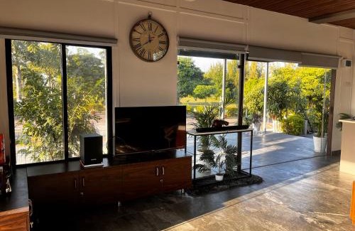 Jabalpur House | Idyllic Riverside Burrows: Pet Friendly & Family Approved