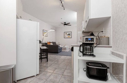 East Kootenay Condo | Riverside Twin "B" Room with King Bed and Scenic Views