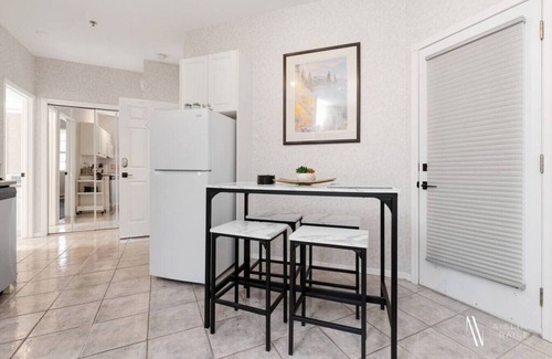 East Kootenay Condo | Riverside Twin "B" Room with King Bed and Scenic Views