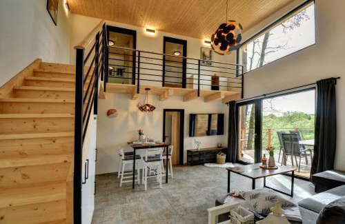 Ceske Budejovice 7 House | Cozy Riverside Cabin with Pet & Child-Friendly Amenities