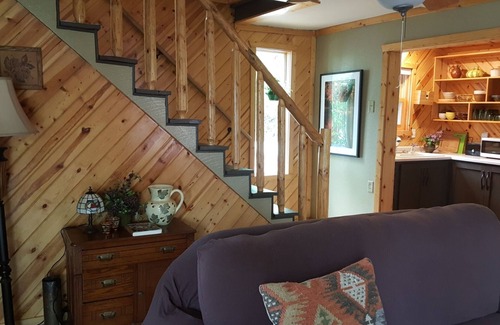 Muscoda Ski Chalet | Unforgettable Riverside Chalet: Relax with Spa and Breakfast
