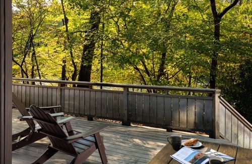 Confluence Ski Chalet | Riverside Chalet: Pet-Friendly Retreat Near Adventure Trails
