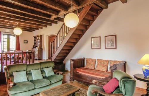 Condat-sur-Vezere Villa | Inviting Holiday Home with Private Pool for Memorable Stays