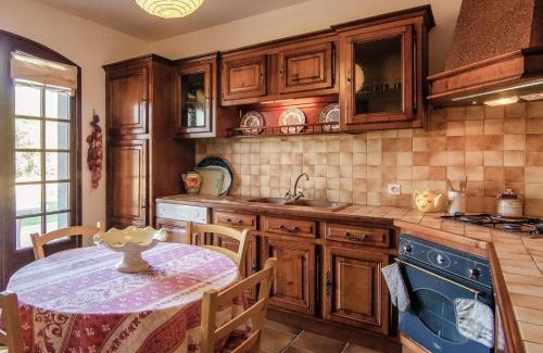 Condat-sur-Vezere Villa | Inviting Holiday Home with Private Pool for Memorable Stays