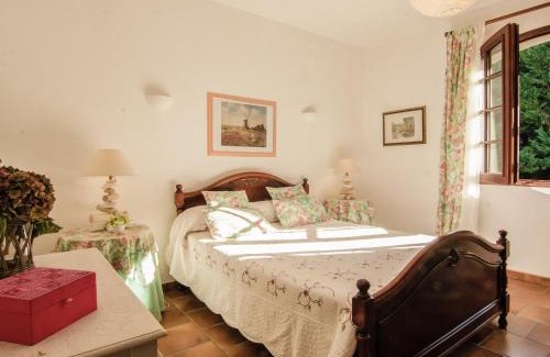 Condat-sur-Vezere Villa | Inviting Holiday Home with Private Pool for Memorable Stays