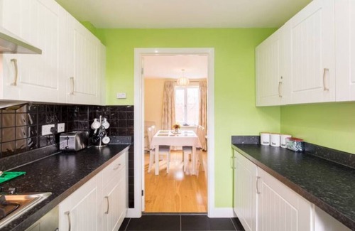 Evesham House | Riverside Cottage: Guest Rated 10/10 with Pool & Breakfast