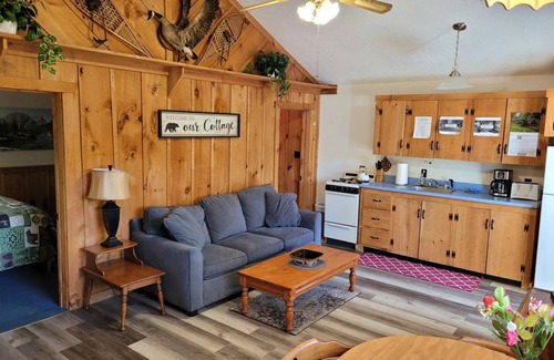 Franklin Cottage | Cozy Waterside Cottage - Pet Friendly with Ocean Views!