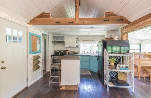 Battle Ground Cottage | Idyllic Riverside Cottage on East Fork Lewis River - 9.8 Rating