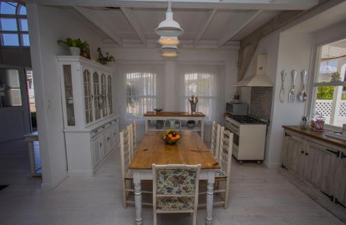 Swellendam Apartment | Riverside Country House: 4-Star Haven with Family-Friendly Perks