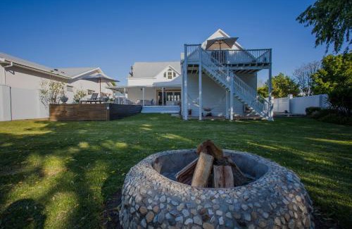 Swellendam Apartment | Riverside Country House: 4-Star Haven with Family-Friendly Perks