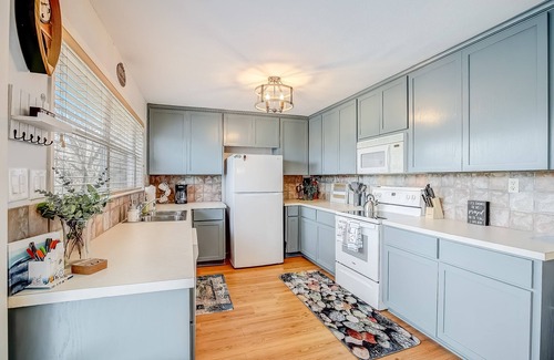 Pedernales Bend House | Scenic Riverside Retreat with Deck, Grill & Pet-Friendly Fun