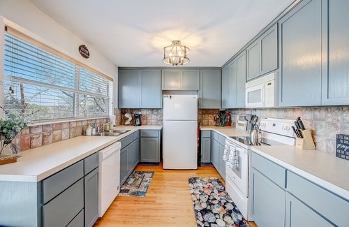 Pedernales Bend House | Scenic Riverside Retreat with Deck, Grill & Pet-Friendly Fun
