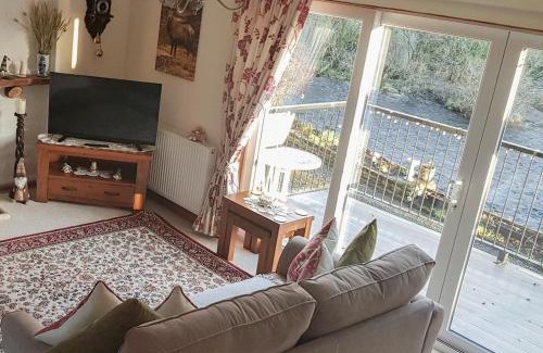 Newton Stewart House | Riverside Retreat: Family-Friendly 4-Star Stay, Rated 10/10