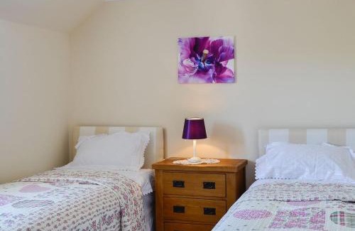 Newton Stewart House | Riverside Retreat: Family-Friendly 4-Star Stay, Rated 10/10