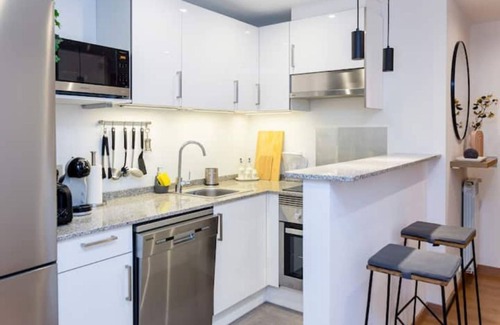 Ransol Apartment | Riverside Gem: Refurbished, Pet-Friendly & Top-Rated Stay
