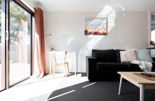 Riverside Apartment | Relaxing Riverside Retreat with Parking & WiFi