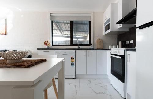 Riverside Apartment | Relaxing Riverside Retreat with Parking & WiFi