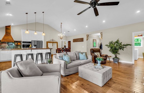 Columbus House | Riverside Getaway by OneHometown Getaways