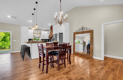 Columbus House | Riverside Getaway by OneHometown Getaways