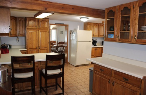 Town of Lysander House | Riverside Escape: Enjoy Family Time with Top Amenities