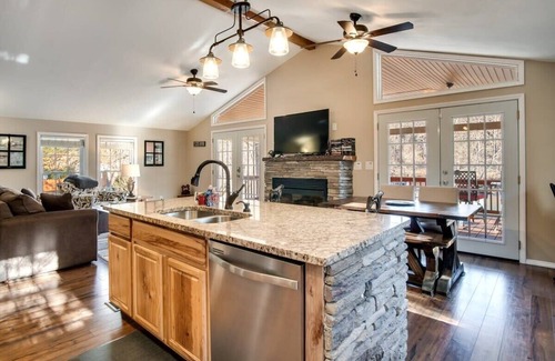 Franklin House | Relax by the River: Spa Retreat in Western North Carolina