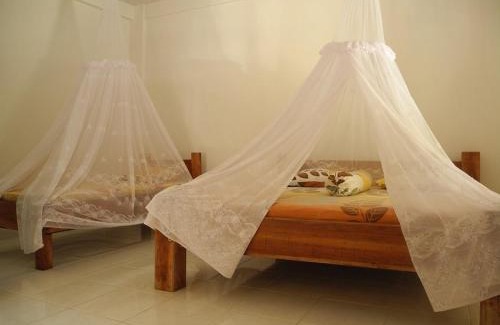 Bukit Lawang House | Comfortable Riverside Guesthouse with Breakfast & Family Focus