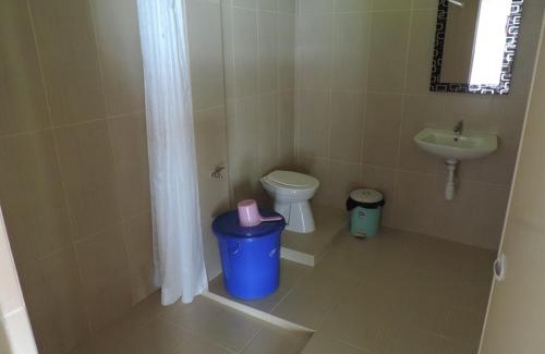 Bukit Lawang House | Comfortable Riverside Guesthouse with Breakfast & Family Focus