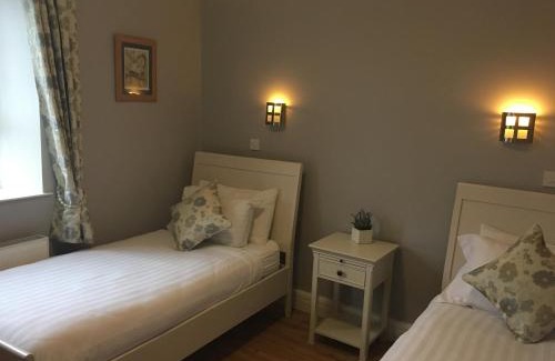 Lavy Beg House | Riverside Guesthouse: Family-Friendly Retreat Near the River