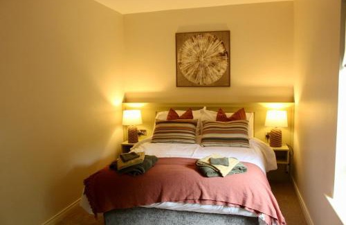 Ardara Apartment | Riverside Haven in Ardara