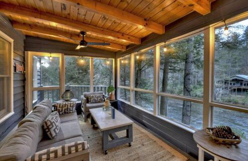 Blue Ridge House | Idyllic Riverside Retreat on Toccoa River for Pets