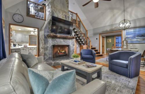 Blue Ridge House | Idyllic Riverside Retreat on Toccoa River for Pets