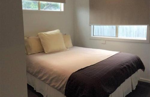 Tarwin Lower House | Riverside Getaway: Family-Friendly Retreat Awaits You