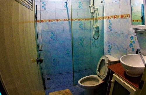 Cho Lae Hotel | Riverside Homestay: Family-Friendly Stay with Pool & Dining