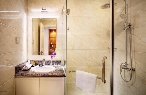 Dong Hoi Hotel | Welcoming Riverside Hotel with Family-Friendly Amenities