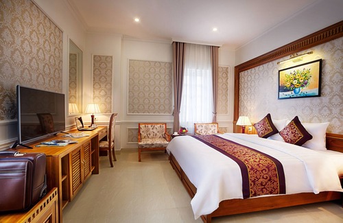 Dong Hoi Hotel | Welcoming Riverside Hotel with Family-Friendly Amenities