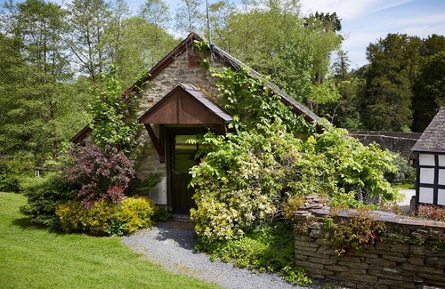 Aymestrey Hotel | Pet-Friendly Riverside Inn in Aymestrey - Rated 9/10!