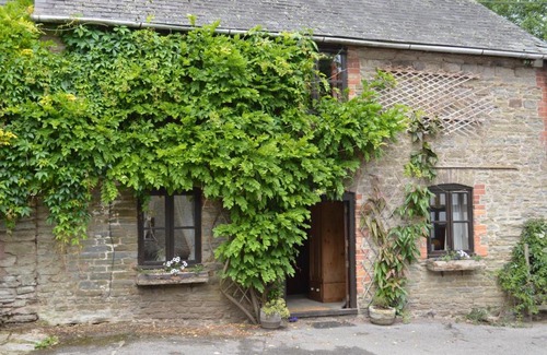 Aymestrey Hotel | Pet-Friendly Riverside Inn in Aymestrey - Rated 9/10!