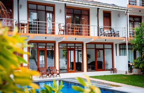Hettimulla Hotel | Riverside Inn Fuji: Oceanfront Stay with Incredible Views